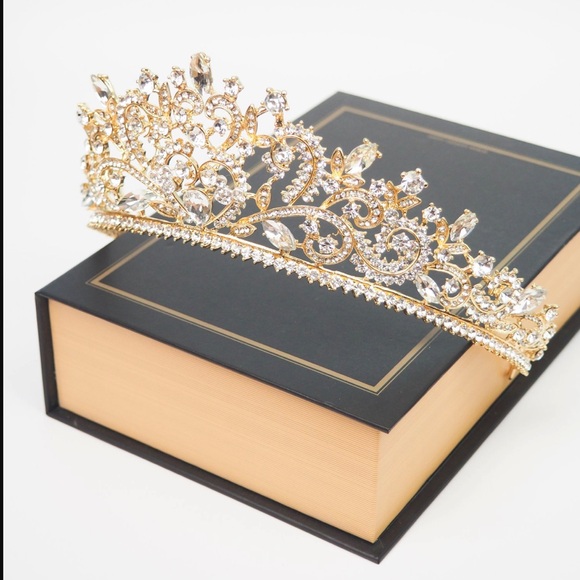 The Sweetheart Mickey Mouse Ear Tiara - Gold - Picture 3 of 5